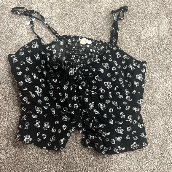 LA hearts black floral daisy crop top - Picture 1 of 2